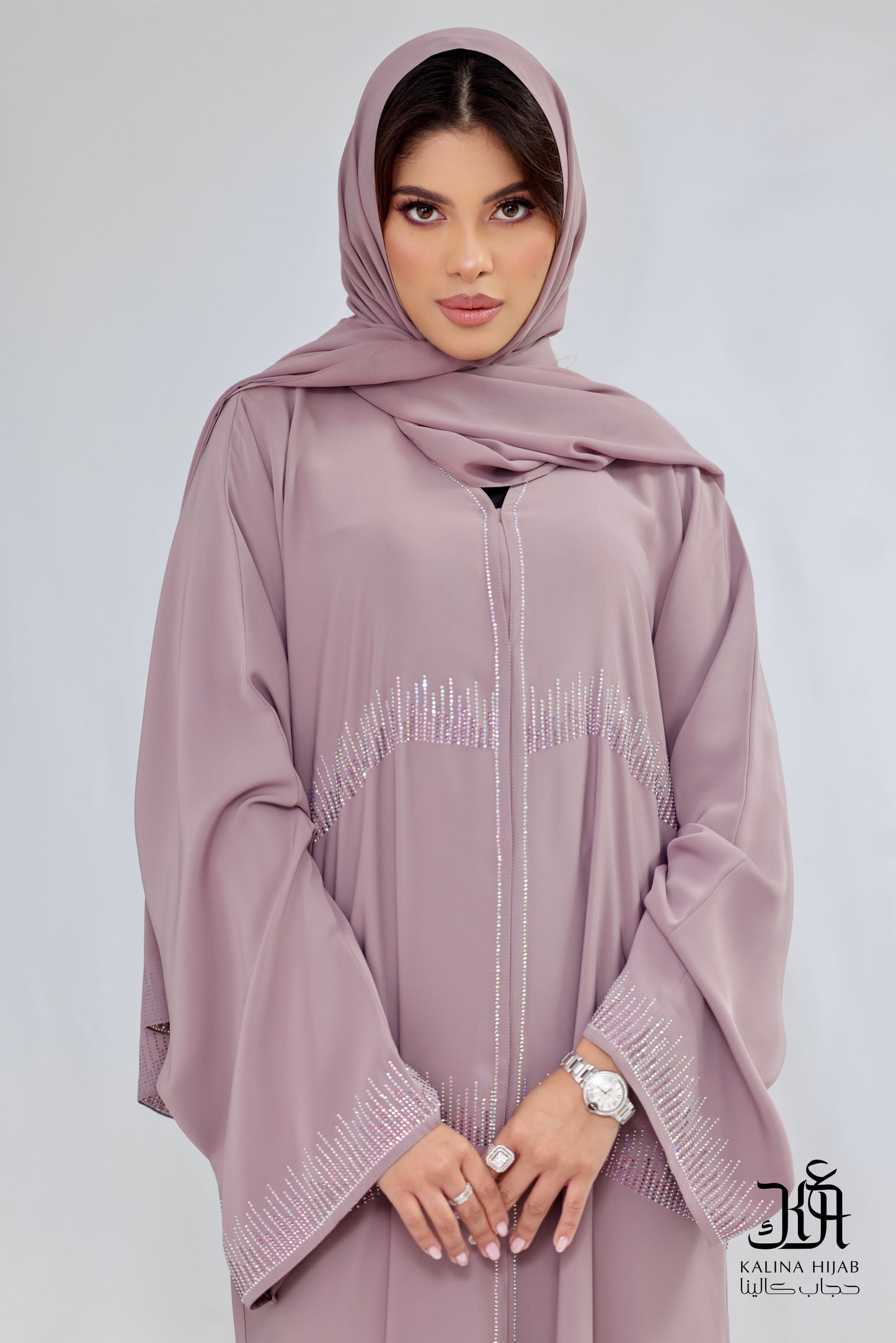 عباية كالينا © AMIRA