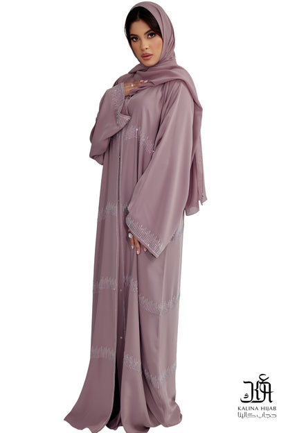 عباية كالينا © AMIRA